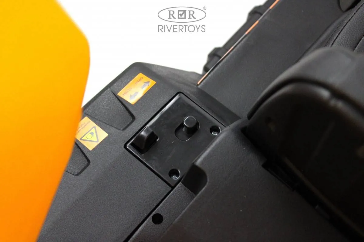 Детский электромобиль Rivertoys T090TT