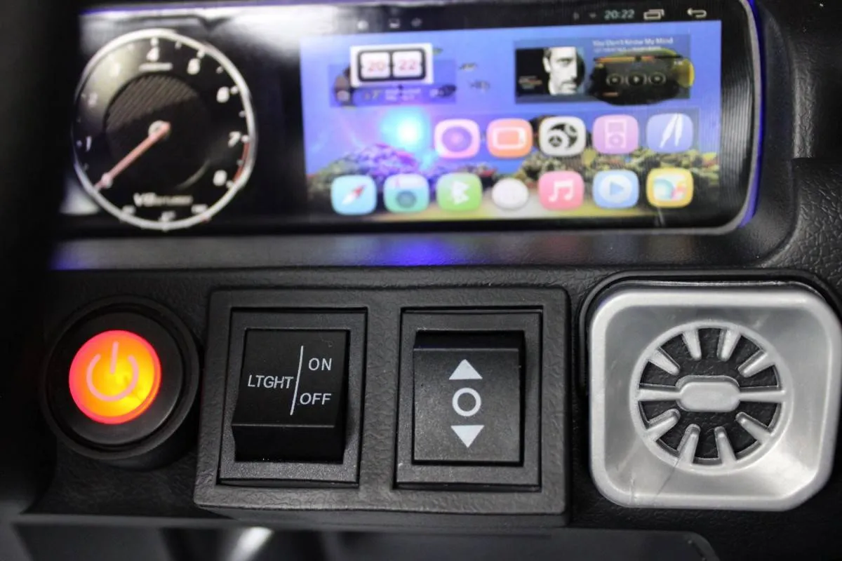 Детский электромобиль Rivertoys Mercedes-Benz G63 (K999KK)