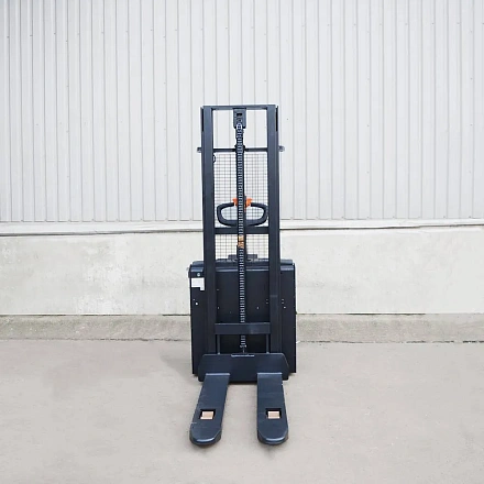 Самоходный Штабелер OXLIFT BX1532E 3200 мм 1500 кг с платформой для оператора