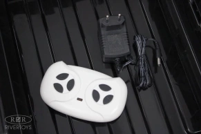 Детский электромобиль Rivertoys H888HH
