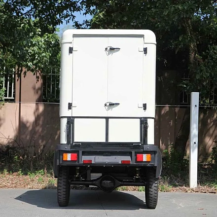 Электротрицикл грузовой Green Camel Тендер 5 (72V 2500W) закрытые кабина и кузов